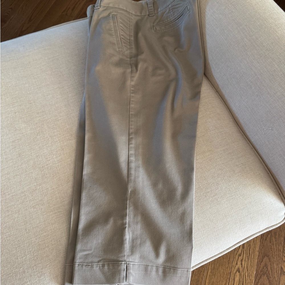 Docker’s  Ladies Taupe Capri Pants